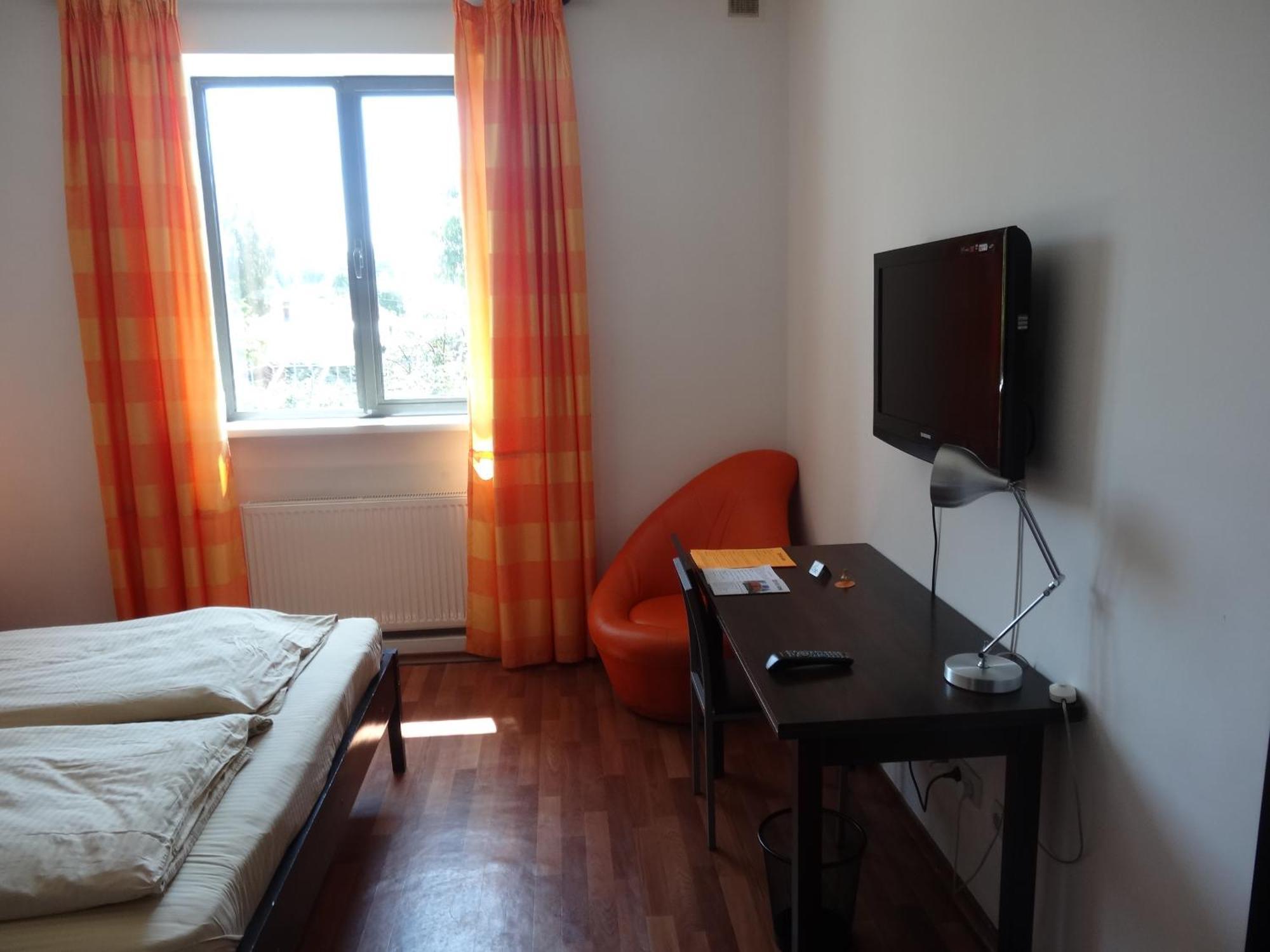 Amir Hotel Karakol Pokoj fotografie